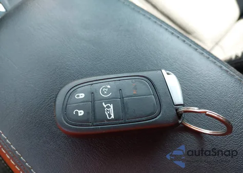 2015 Jeep Cherokee Latitude z USA, uszkodzony, nr VIN 1C4PJLCB6FW670734